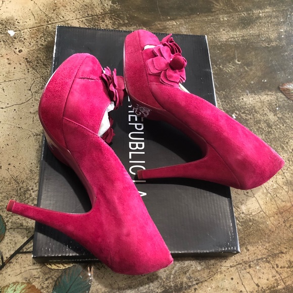 Fuchsia (non-vegan) suede, platform heel!!💗💗💗 - Picture 2 of 8